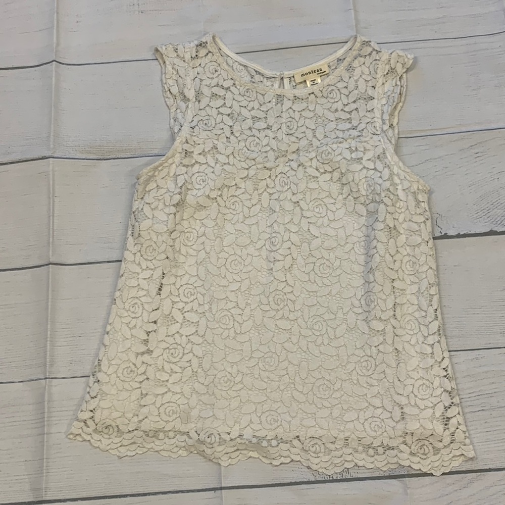 •Floral lace tank top